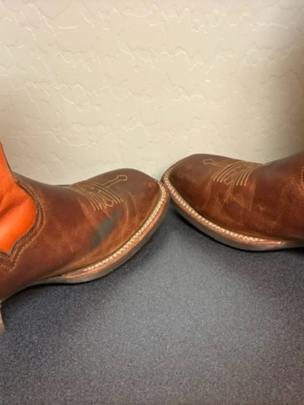 Ariat Men's 9.5D Western Cowboy Boots Leather Upper Square Toe 10014023